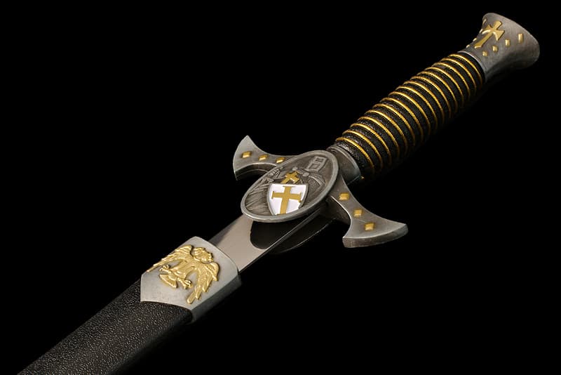 Collector's dagger featuring Templar symbols: Templar knight, Latin cross, Templar shield, double-headed eagle | Today, I wear the main symbols that made the knights I served proud. The Templar knight, the shield, the Latin cross, the circled cross and, more discreetly, the double-headed eagle: all these symbols have stood the test of time, as bearers of values.