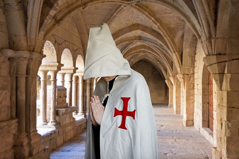 Templar cloak | My role is simple: to identify the Order, but not the knight who serves it. I wear a red cross embroidered on my heart, a reminder of Christ's martyrdom and sacrifice. I have not survived the centuries. I accompany the knights of the XXIᵗʰ century, for whom the sword is symbolic, but actions concrete.
