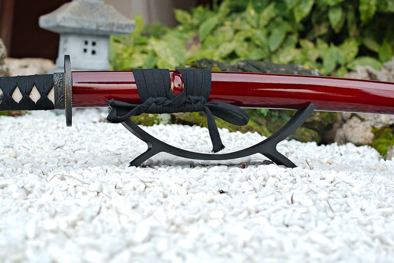 3D-printed Japanese sword presentation stand (a katana, wakizashi or tantō) | My vocation is to sublimate the weapon I carry. My discreet design represents the sun and the moon, two complementary stars in Japan as in the West. In Shinto beliefs, Amaterasu is the goddess of the sun (天 ama and 照 terasu, the highest deity in Japanese mythology). God of the moon and night, Tsukuyomi (月読) is her younger brother.