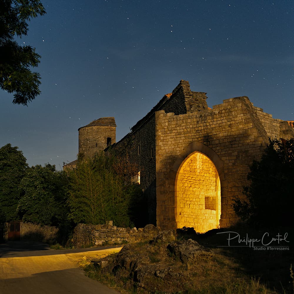 Commanderie de La Couvertoirade, Aveyron, night view (long exposure); photo: Philippe Contal, July 2022
