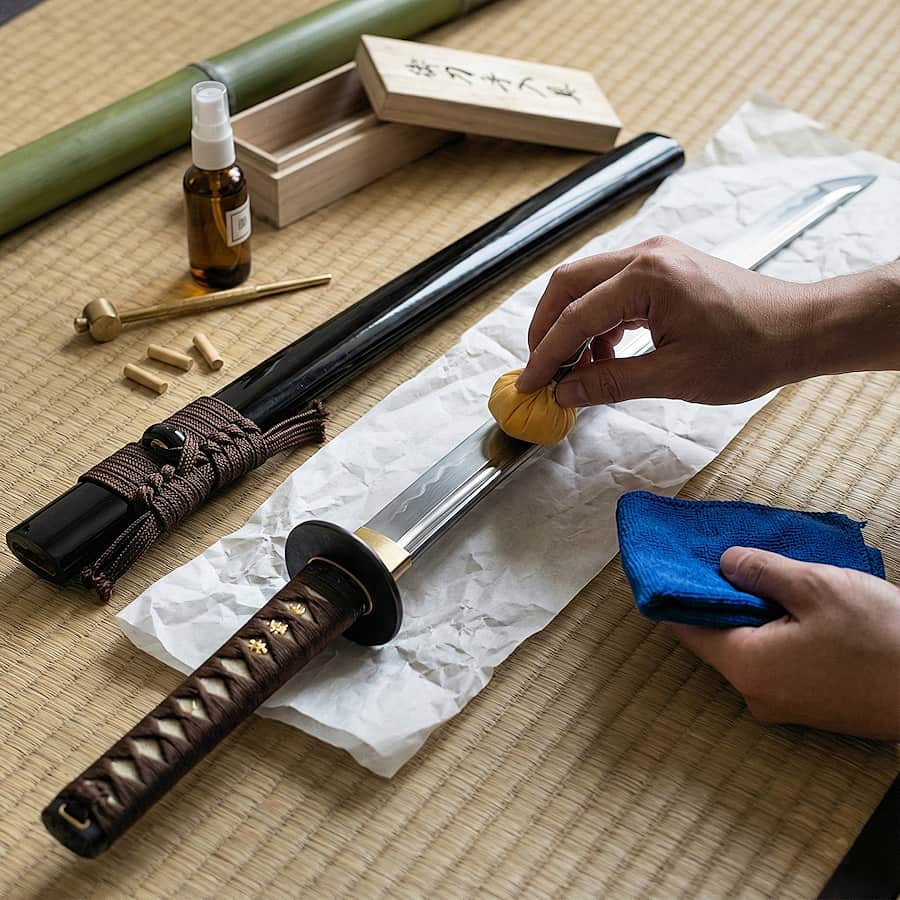 Katana, three steps to preserve the blade. The illustrations in this section are created using artificial intelligence, under the supervision of our editorial team. This technology allows us to bring historical or legendary scenes to life, in keeping with our passion for authenticity and imagination. #Terressens, where stories take shape.