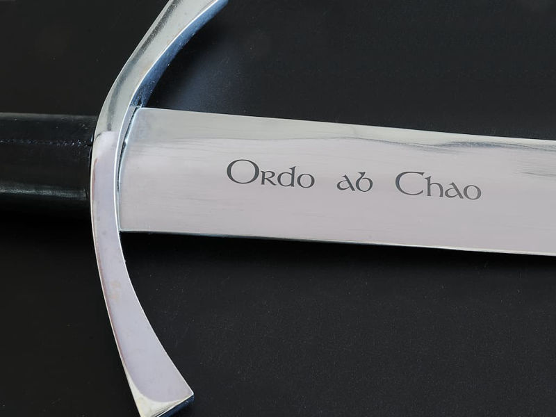 Personalized engraving on a sword or dagger #Terressens Personalized engraving on a sword or dagger #Terressens