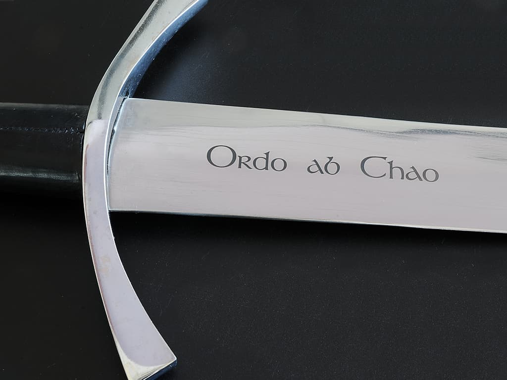 Personalized engraving on a sword or dagger #Terressens Personalized engraving on a sword or dagger #Terressens