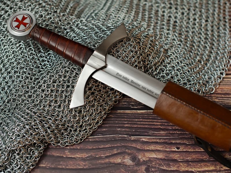 Personalized engraving on a sword or dagger #Terressens Personalized engraving on a sword or dagger #Terressens