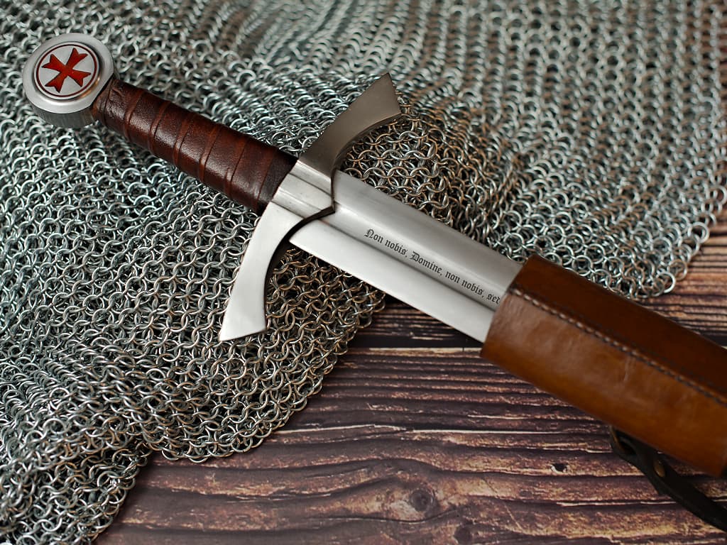 Personalized engraving on a sword or dagger #Terressens Personalized engraving on a sword or dagger #Terressens