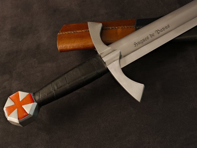 Personalized engraving on a sword or dagger #Terressens Personalized engraving on a sword or dagger #Terressens