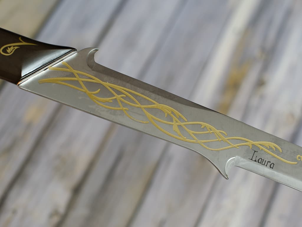 Personalized engraving on a sword or dagger #Terressens Personalized engraving on a sword or dagger #Terressens