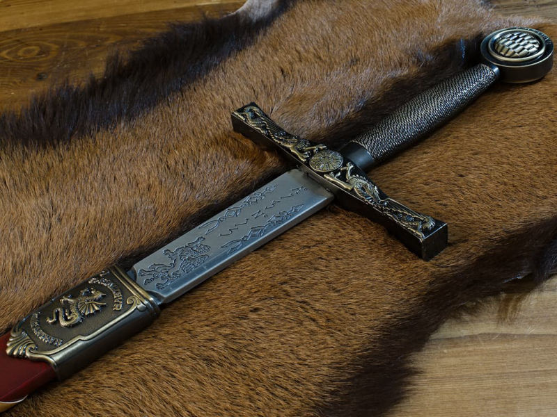 Staging Excalibur, the legendary sword of Arthur, King of Brittany Excalibur, King Arthur's sword, with red braided scabbard #Terressens