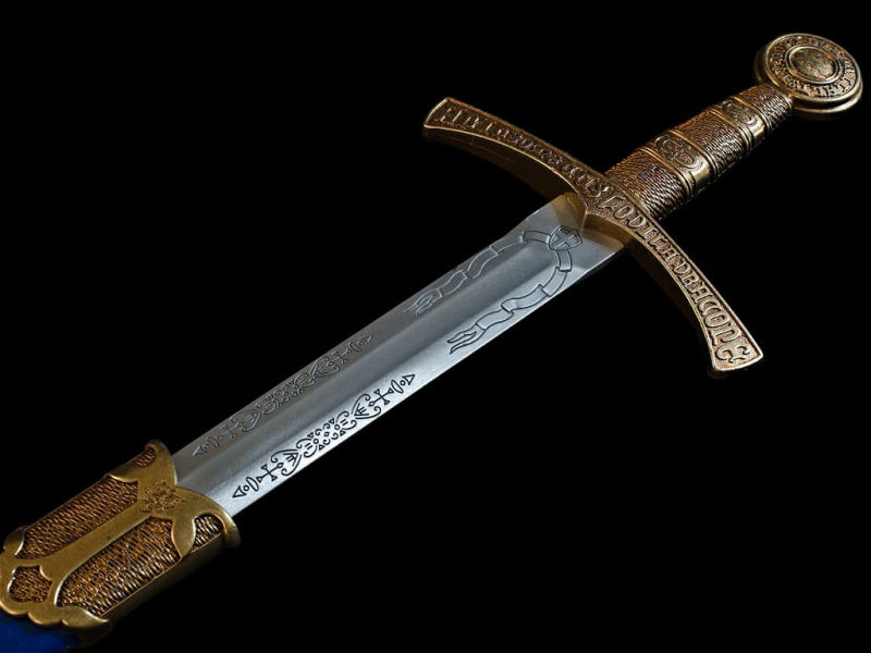 "In Nomine Veritatis" sword, French blue scabbard and Fleurs de lys #Terressens Excalibur, King Arthur's sword, with red braided scabbard #Terressens