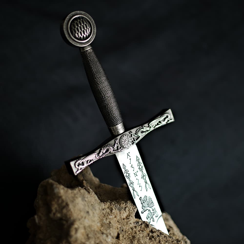 Excalibur, King Arthur's sword, black and silver #Terressens