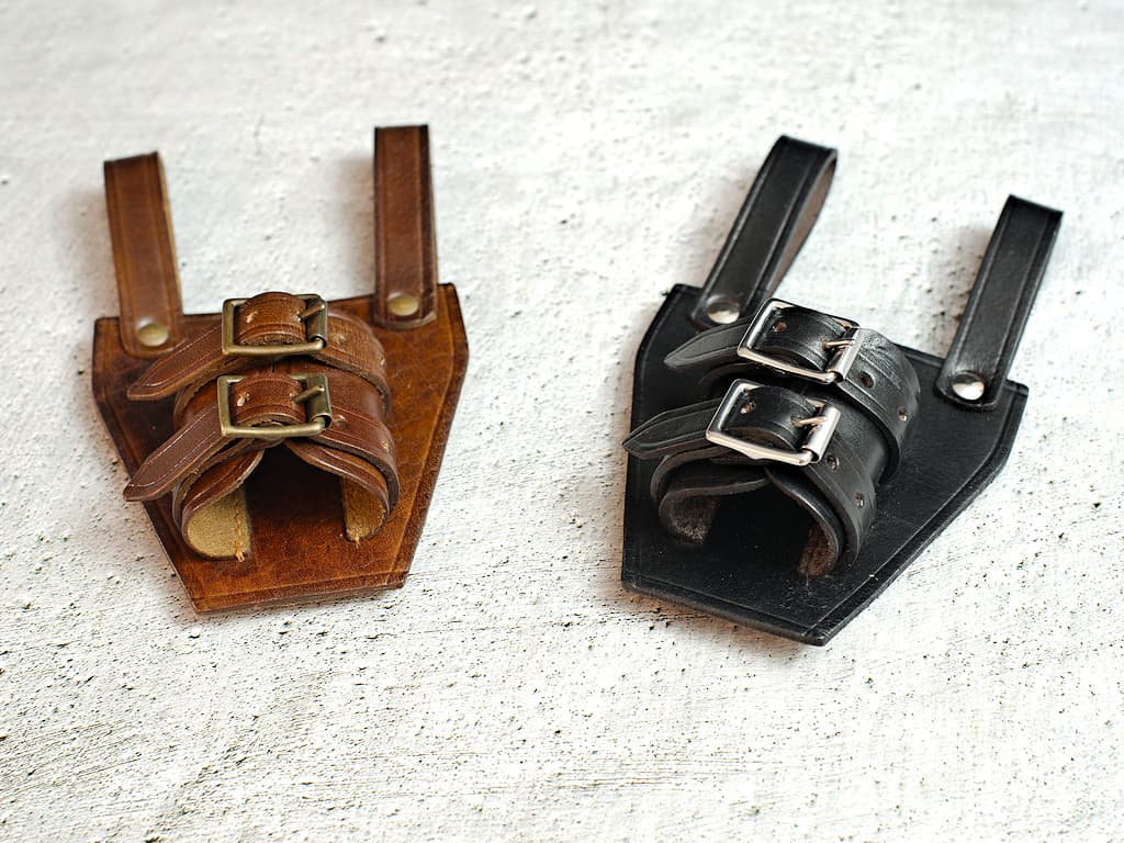 Medieval sword / dagger holder in brown or black leather #Terressens