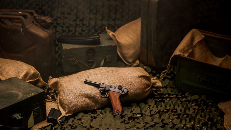 Luger P08 Parabellum pistol, wooden stock #Terressens Luger P08 Parabellum pistol, wooden stock #Terressens