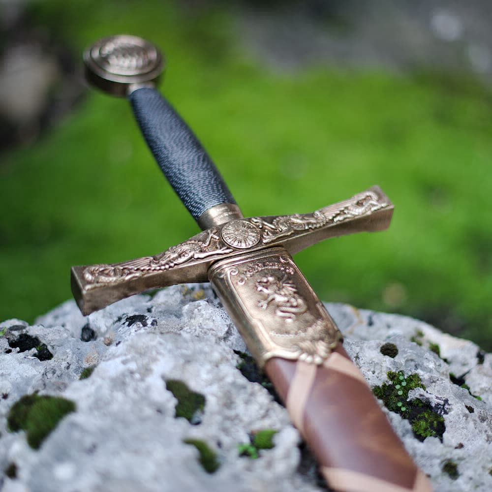 Excalibur, l'Épée du roi Arthur, avec fourreau rouge