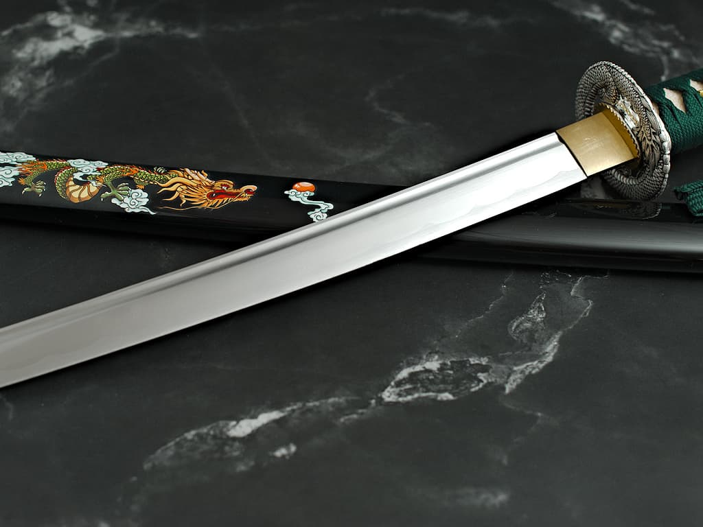 « Dragon d’émeraude », katana aiguisé, décors avec dragon #Terressens