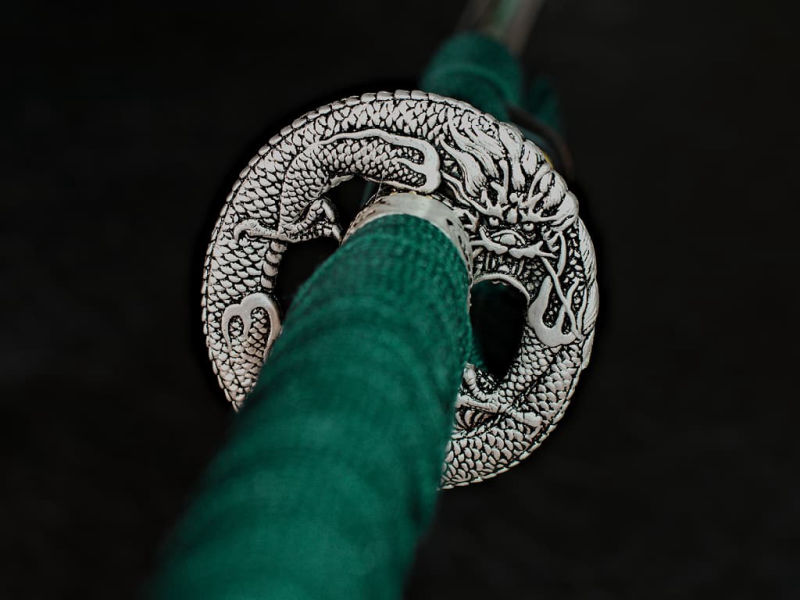 « Dragon d’émeraude », katana aiguisé, décors avec dragon #Terressens