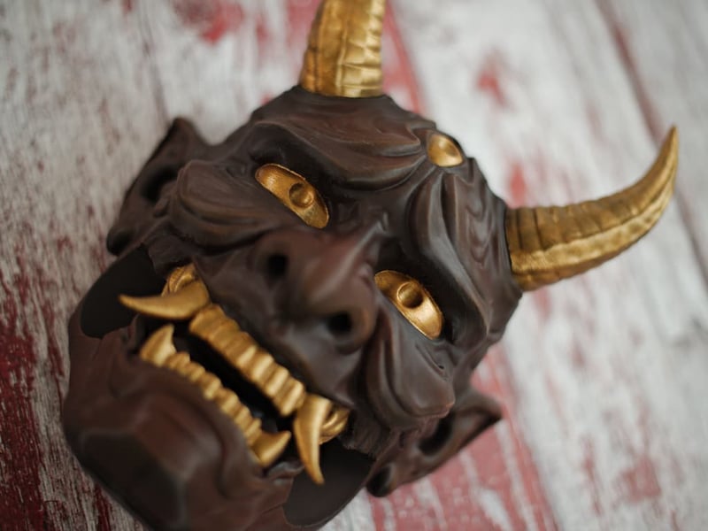 Support mural « Oni » (鬼) pour un ou deux katanas #Terressens Support mural « Oni » (鬼) pour un ou deux katanas #Terressens