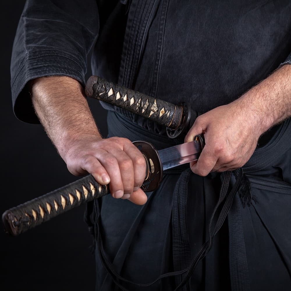 Wakizashis aiguisés (sabres courts), sabres des samouraïs #Terressens