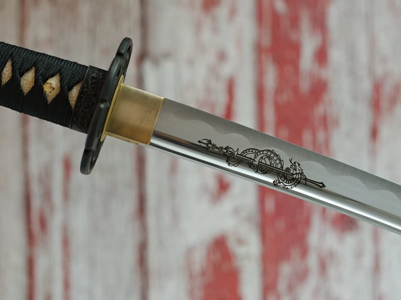 Laser engraving of a katana blade: dragon wrapped around the sword of "Fudō Myōō" (不動明王) #Terressens