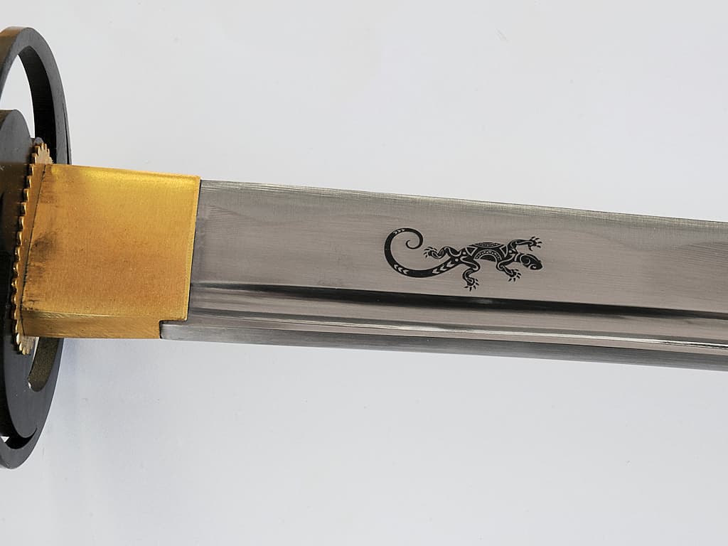 Laser engraving on a katana blade: salamander #Terressens