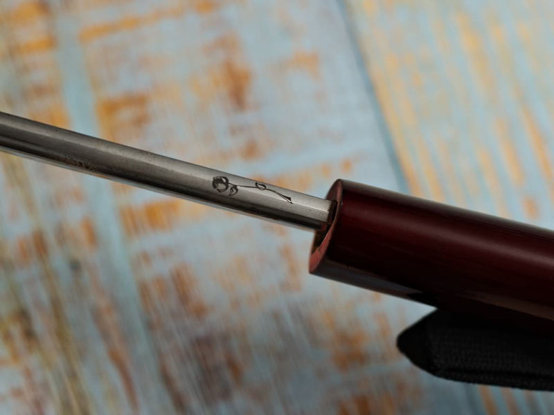 Laser engraving on the mune (back of the blade) of a katana: pink #Terressens