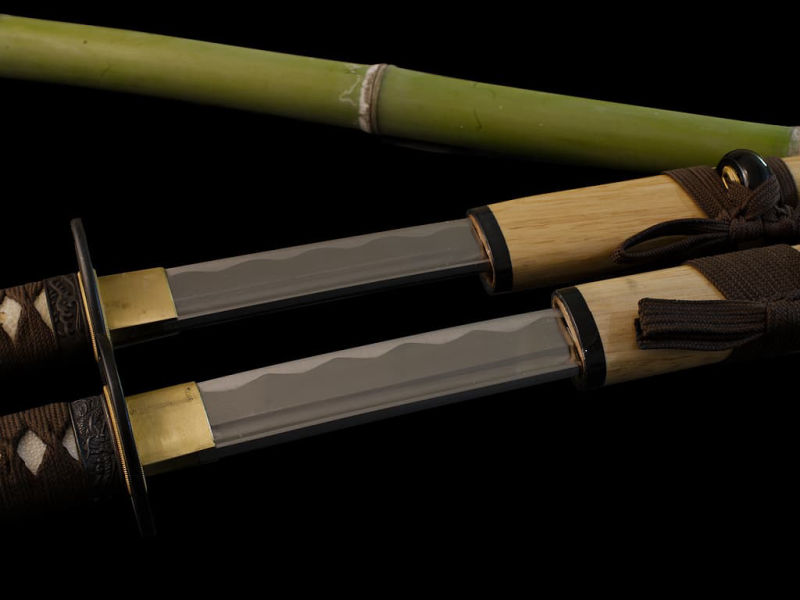 Mù-jīn, sharpened katana and wakizashi wood (mù, 木) metal (jīn, 金), forming a daïshō
