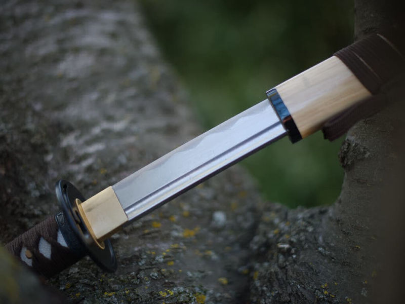 Katana sharpened wood (mù, 木) metal (jīn, 金), set on a cherry tree Katana sharpened wood (mù, 木) metal (jīn, 金), set on a cherry tree