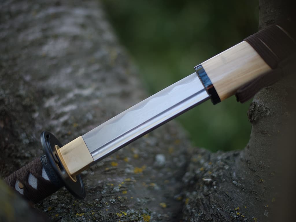 Katana sharpened wood (mù, 木) metal (jīn, 金), set on a cherry tree Katana sharpened wood (mù, 木) metal (jīn, 金), set on a cherry tree