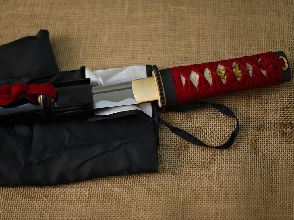 Tantō sharpened Ake (朱, blood red), ito and dark red sageo #Terressens
