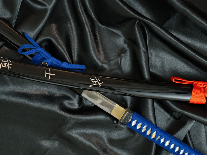 Mù-jīn, sharpened wakizashi wood (mù, 木) metal (jīn, 金): detail of the saya and tsuka Bushidō, sharp katanas (武士道 the way of the warrior) #Terressens