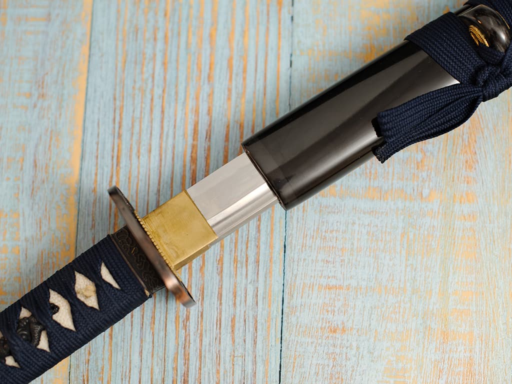 Katana "Yain" (夜陰 in the shadow of night), Sushu Kitae, selective tempering, ito and dark blue sageo #Terressens Katana "Yain" (夜陰 in the shadow of night), Sushu Kitae, selective tempering, ito and dark blue sageo #Terressens