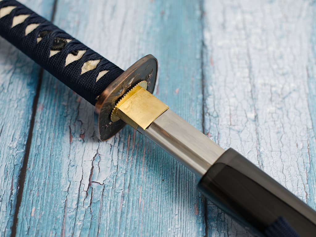 Katana "Yain" (夜陰 in the shadow of night), Sushu Kitae, selective tempering, ito and dark blue sageo #Terressens Katana "Yain" (夜陰 in the shadow of night), Sushu Kitae, selective tempering, ito and dark blue sageo #Terressens