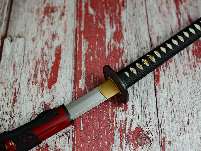 Katana sharpened "ikazuchi" (雷 lightning, thunder), Shihomizue forge, selective tempering, red and black #Terressens Katana sharpened "ikazuchi" (雷 lightning, thunder), Shihomizue forge, selective tempering, red and black #Terressens