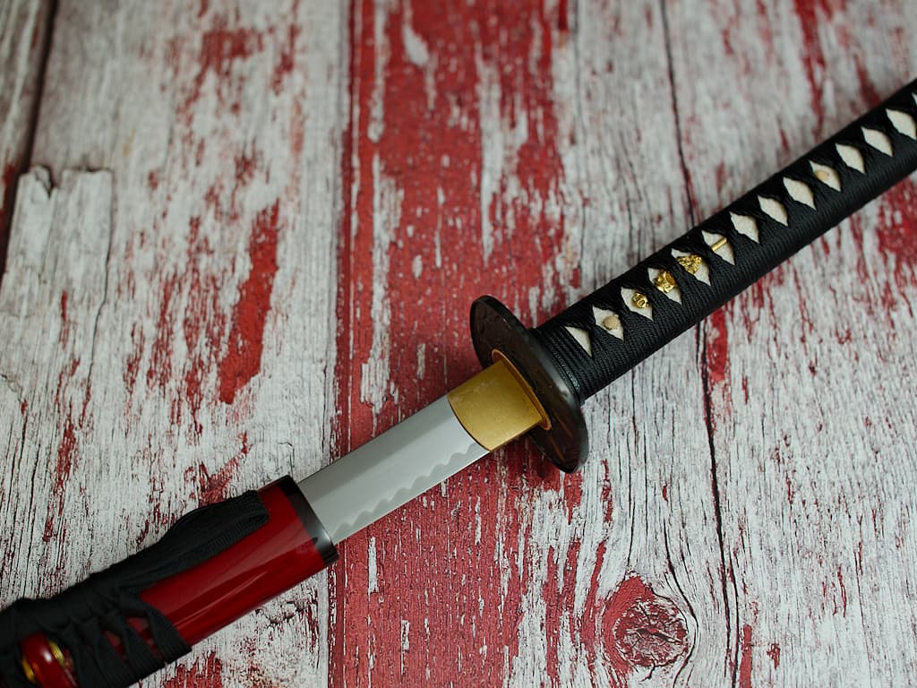 Katana sharpened "ikazuchi" (雷 lightning, thunder), Shihomizue forge, selective tempering, red and black #Terressens Katana sharpened "ikazuchi" (雷 lightning, thunder), Shihomizue forge, selective tempering, red and black #Terressens