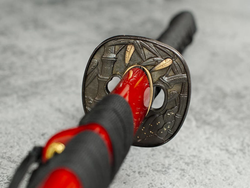 Katana sharpened "ikazuchi" (雷 lightning, thunder), Shihomizue forge, selective tempering, red and black #Terressens Katana sharpened "ikazuchi" (雷 lightning, thunder), Shihomizue forge, selective tempering, red and black #Terressens