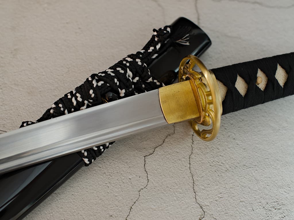 Sacred Earth Katana (聖地, Seichi), sharpened blade 1095, genuine hamon, brown braiding #Terressens Katana sharpened "akitsu" (秋津), Maru 1060, selective tempering #Terressens