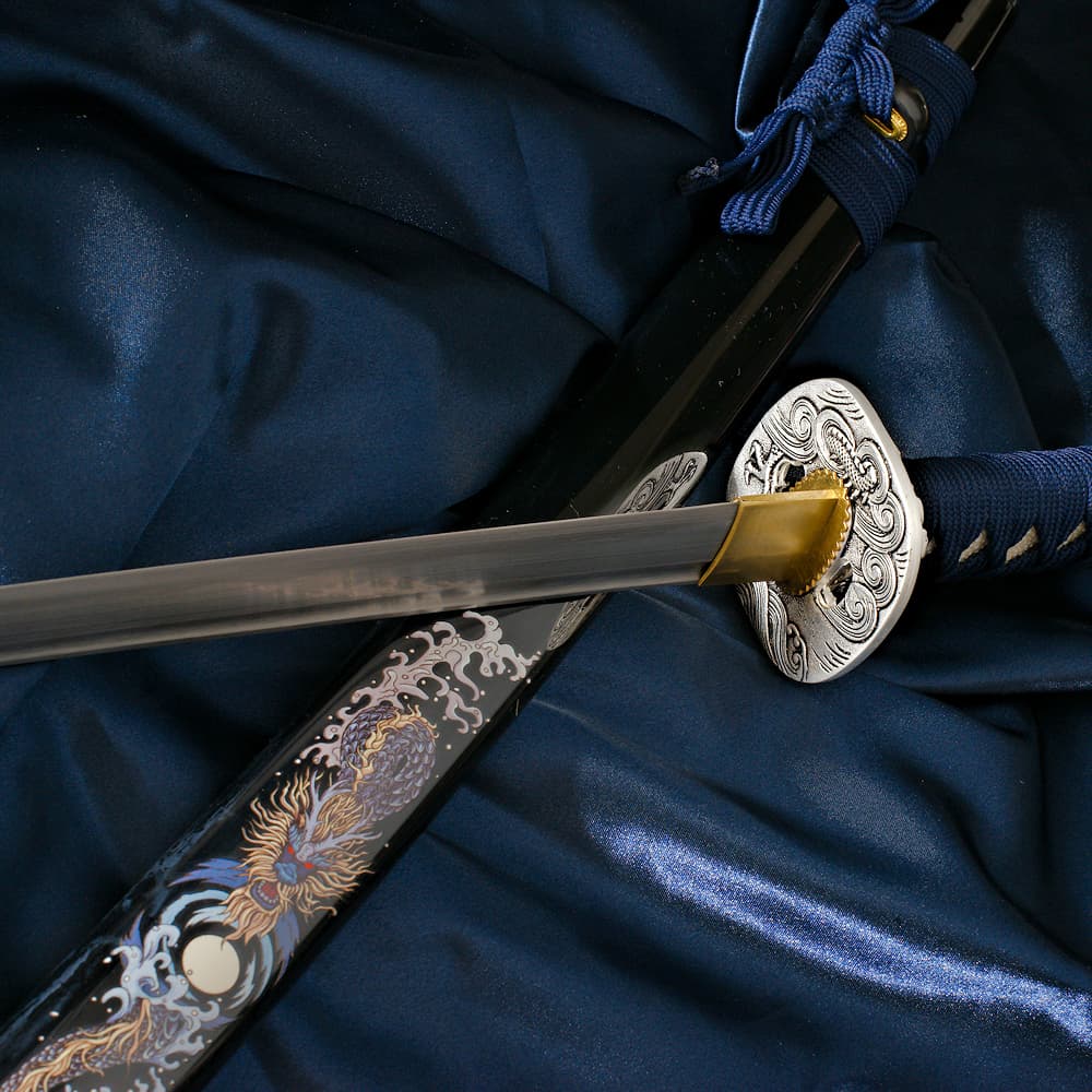 Sharpened Katana "Ryūjin" (龍神), God of the ocean, Dragon silkscreen on saya #Terressens