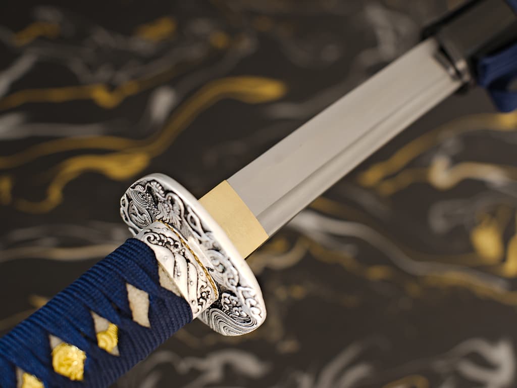 Sharpened Katana "Ryūjin" (龍神), God of the ocean, Dragon silkscreen on saya #Terressens