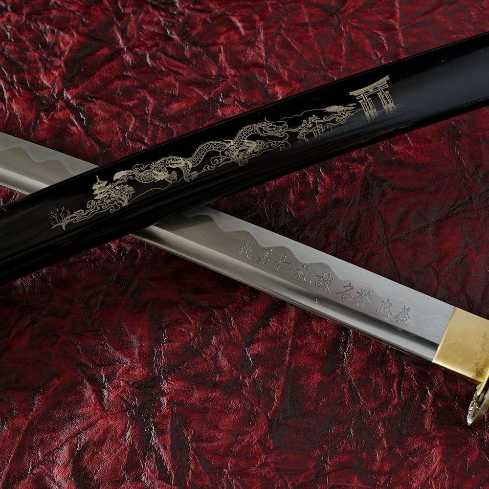 Katana sharpened "Unryū-zu" (雲龍図 Dragon among the clouds), engravings on blade and saya #Terressens Katana sharpened "Unryū-zu" (雲龍図 Dragon among the clouds), engravings on blade and saya #Terressens