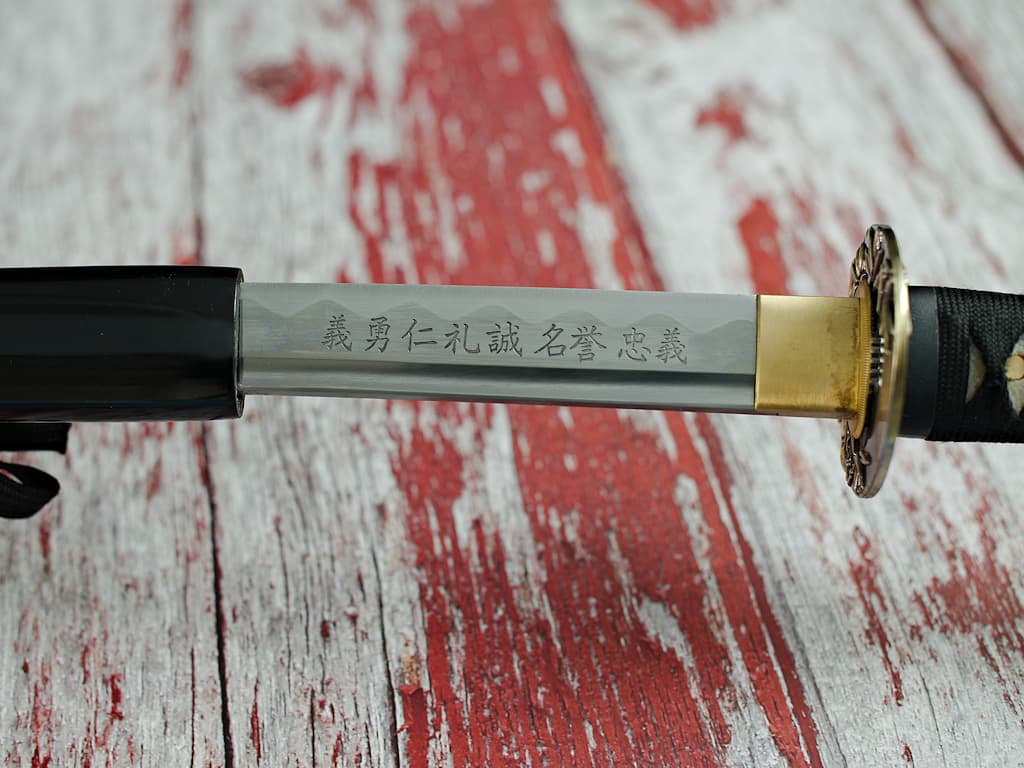 Katana sharpened "Unryū-zu" (雲龍図 Dragon among the clouds), engravings on blade and saya #Terressens Katana sharpened "Unryū-zu" (雲龍図 Dragon among the clouds), engravings on blade and saya #Terressens