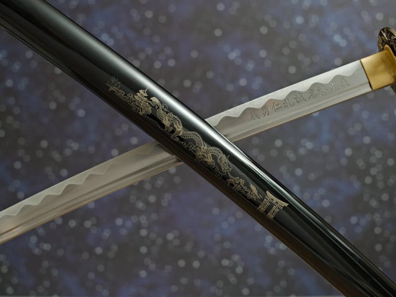Katana sharpened "Unryū-zu" (雲龍図 Dragon among the clouds), engravings on blade and saya #Terressens Katana sharpened "Unryū-zu" (雲龍図 Dragon among the clouds), engravings on blade and saya #Terressens