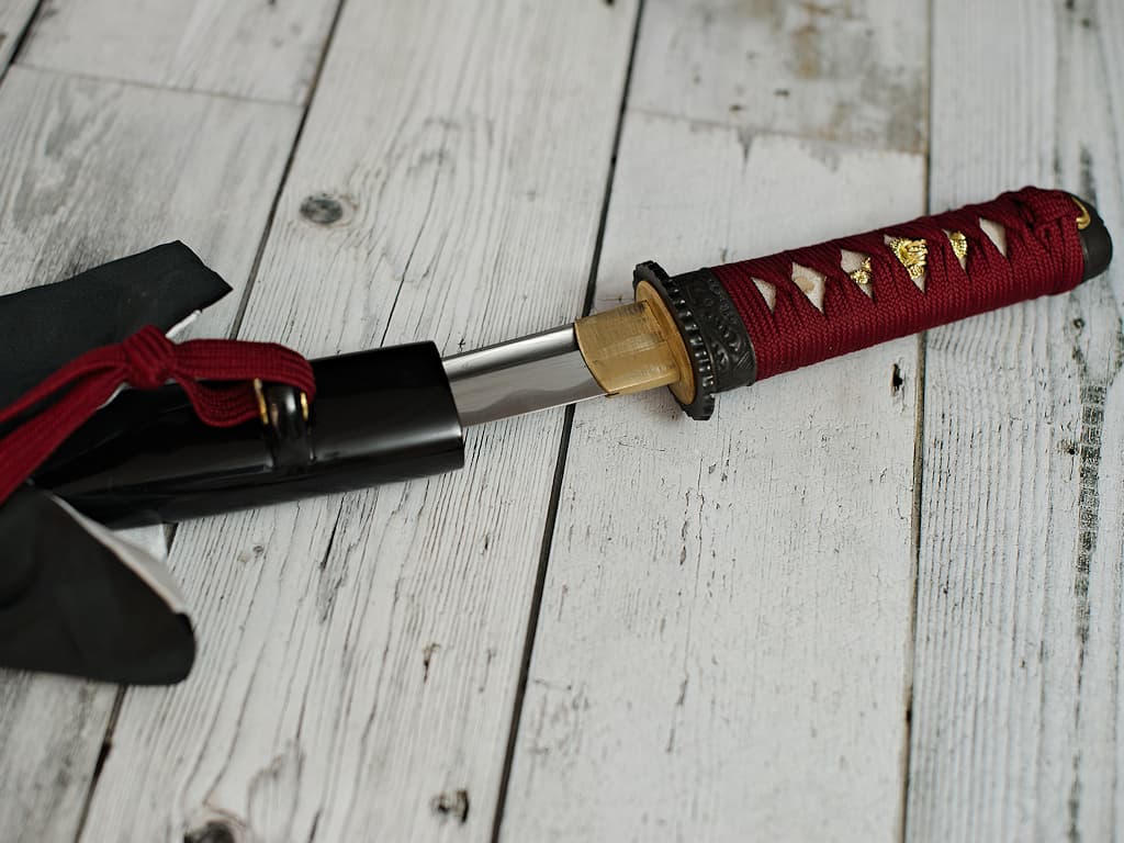 Tantō sharpened forge Damascus "Ketsueki" (血液, blood), red braids #Terressens Tantō sharpened forge Damascus "Ketsueki" (血液, blood), red braids #Terressens