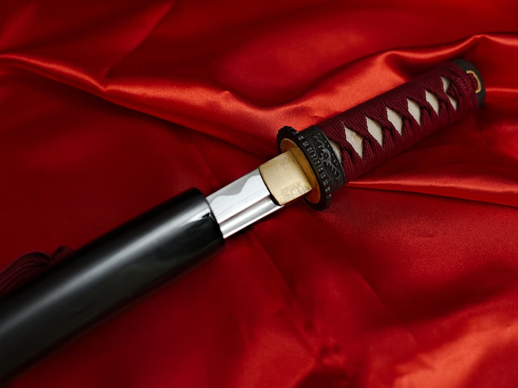 Tantō sharpened forge Damascus "Ketsueki" (血液, blood), red braids #Terressens Tantō sharpened forge Damascus "Ketsueki" (血液, blood), red braids #Terressens