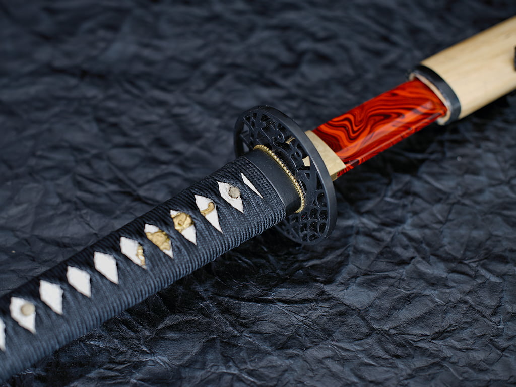 "Yougan" sharpened katana (溶岩 lava), red and black 1045 steel blade #Terressens "Yougan" sharpened katana (溶岩 lava), red and black 1045 steel blade #Terressens