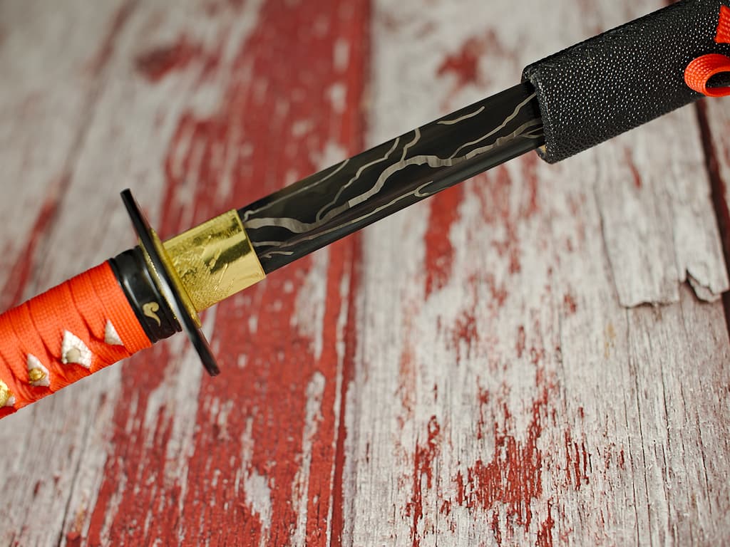 Katana sharpened "éclair d'acier", black 1045 steel blade with éclair pattern #Terressens Katana sharpened "éclair d'acier", black 1045 steel blade with éclair pattern #Terressens