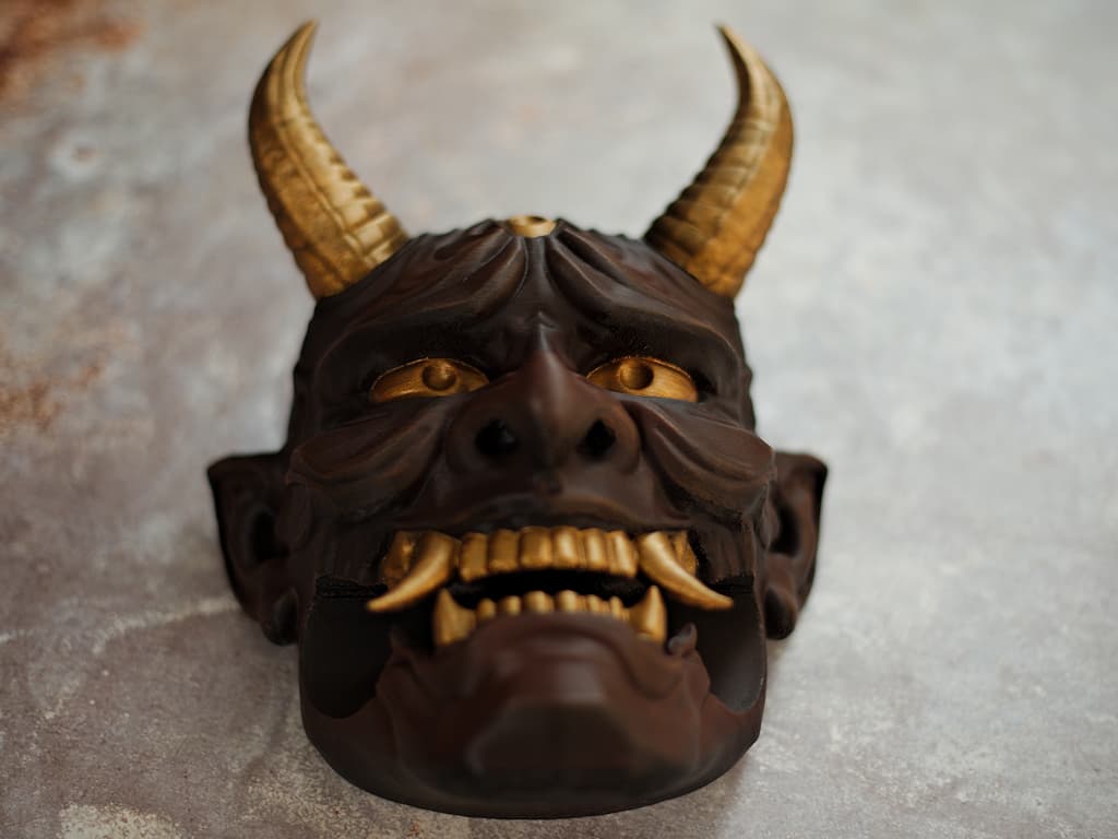 "Oni" (鬼) wall mount for one or two katanas #Terressens