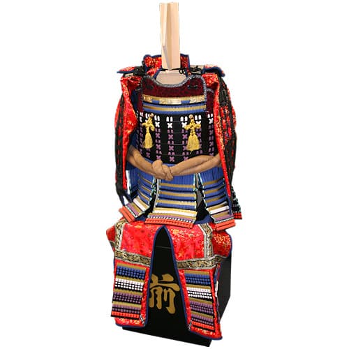 Red samurai armor assembly: fitting the breastplate Red samurai armor assembly: fitting the breastplate