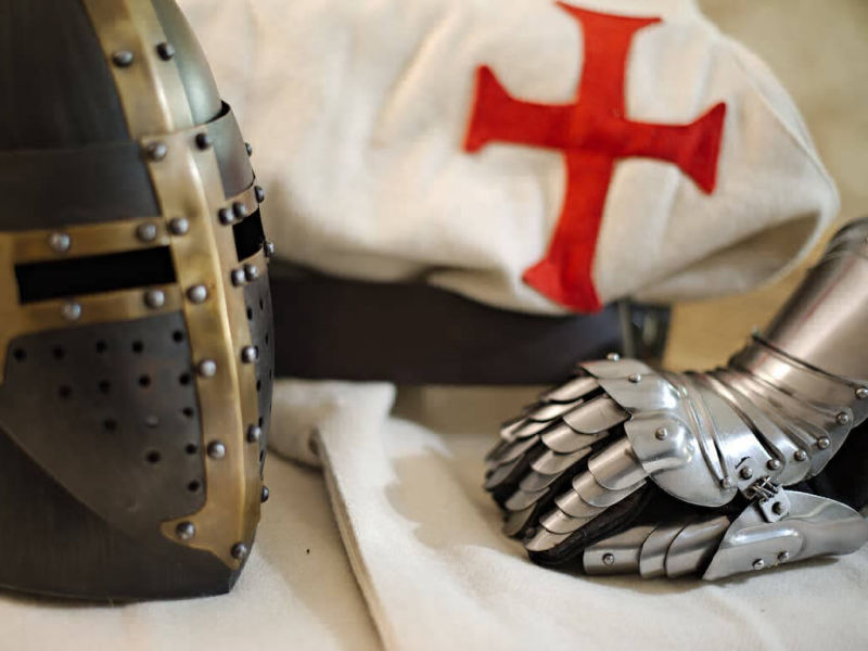Templar tabard bearing the red cross of the Order of the Temple, with gauntlet and Templar black helmet Templar tabard bearing the red cross of the Order of the Temple, with gauntlet and Templar black helmet