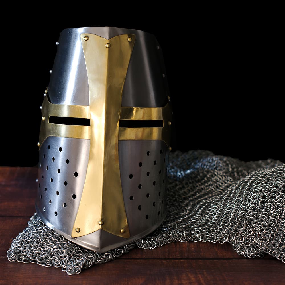 Heaume templier en acier avec croix pattée en laiton #Terressens