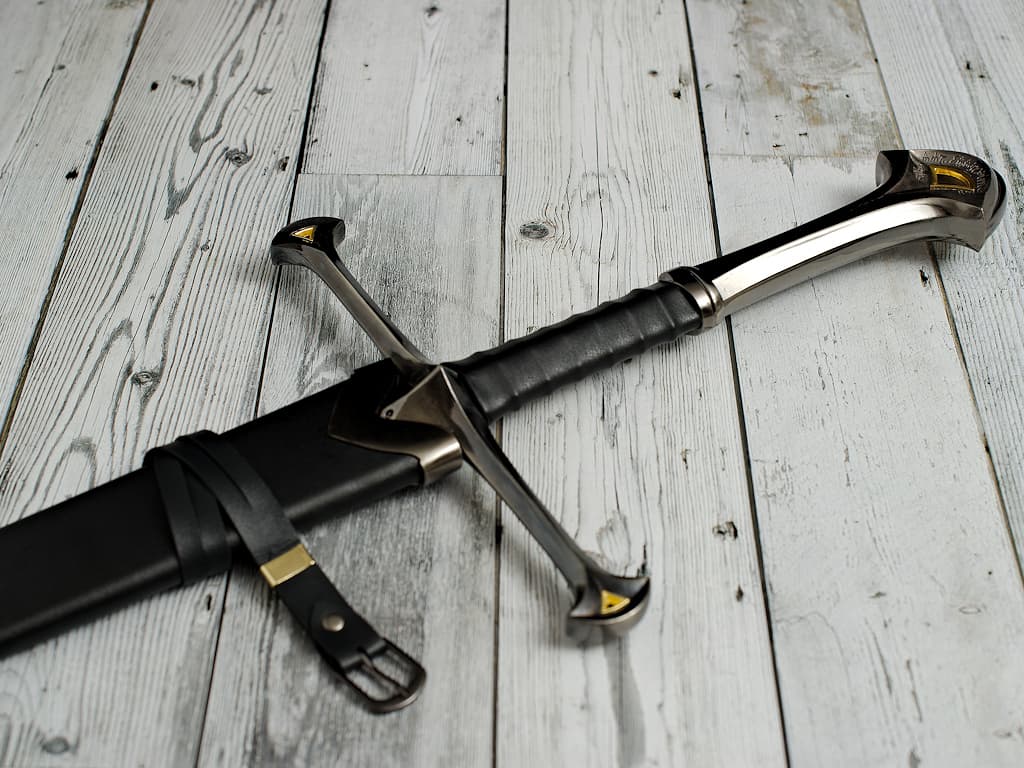 Aragorn's sword reforged, Andúril (Lord of the Rings) #Terressens