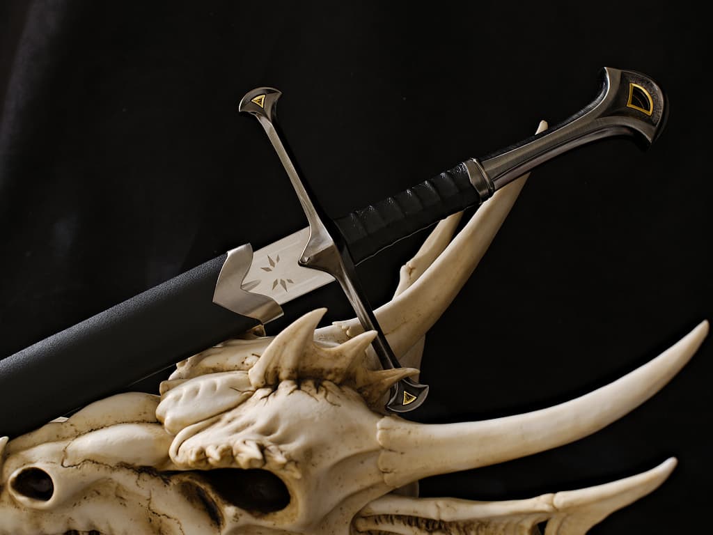 Aragorn's sword reforged, Andúril (Lord of the Rings) #Terressens